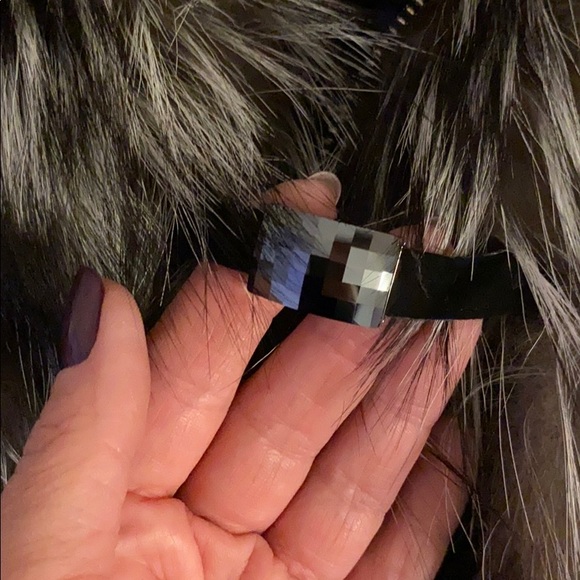 Real Silver Fox fur Vest with beautiful details - Picture 8 of 8